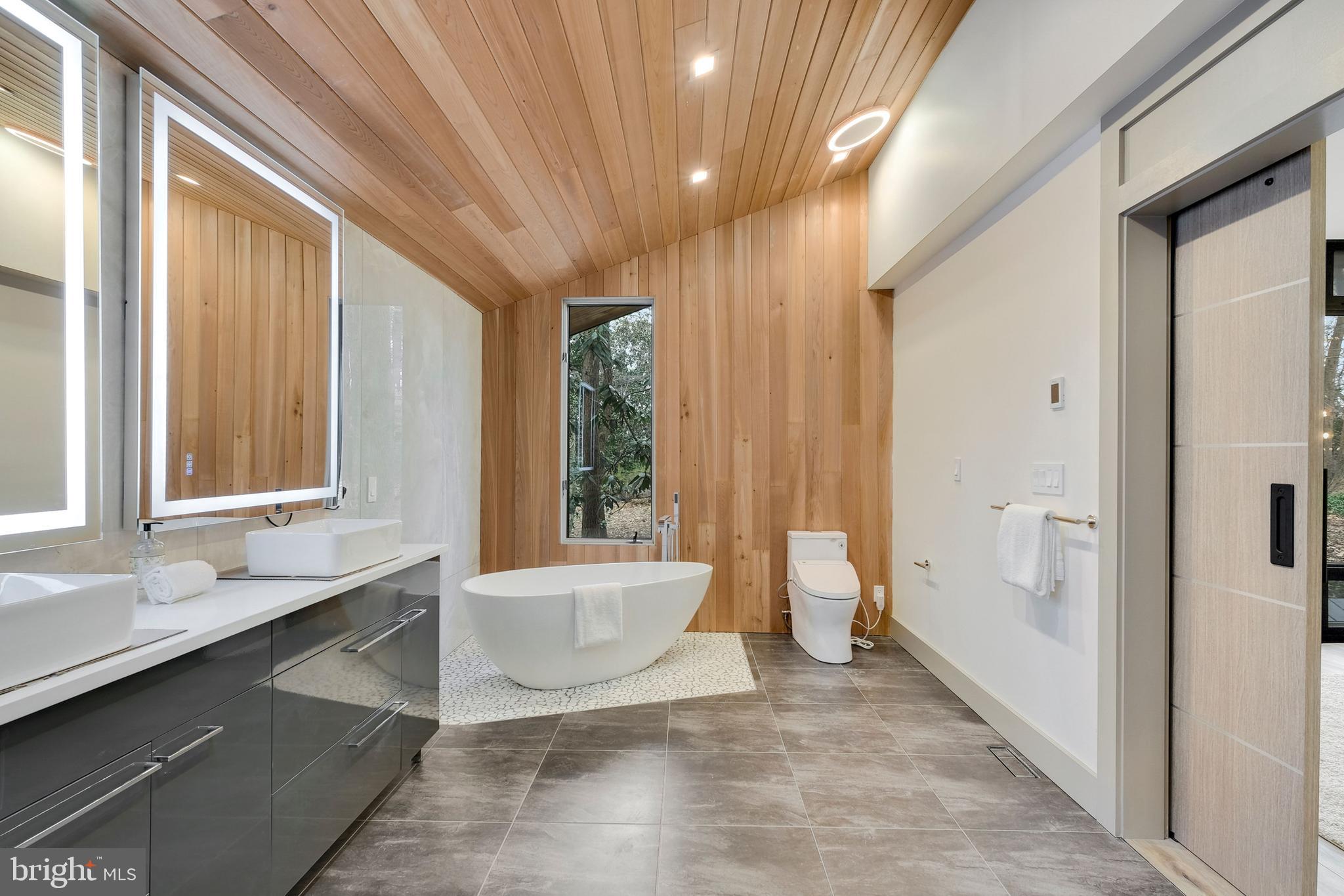 POTOMAC OUTSIDE - Residential