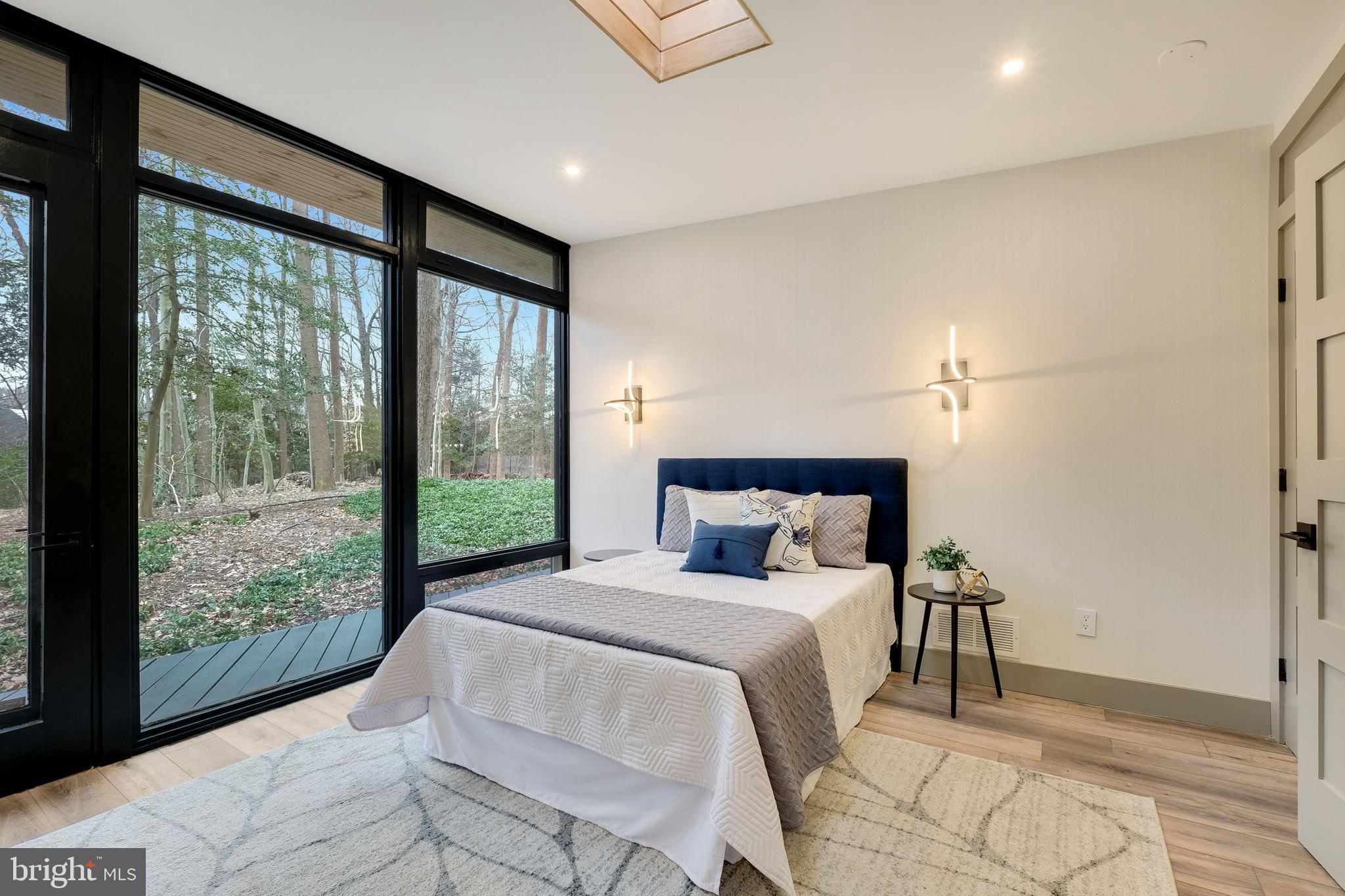 POTOMAC OUTSIDE - Residential