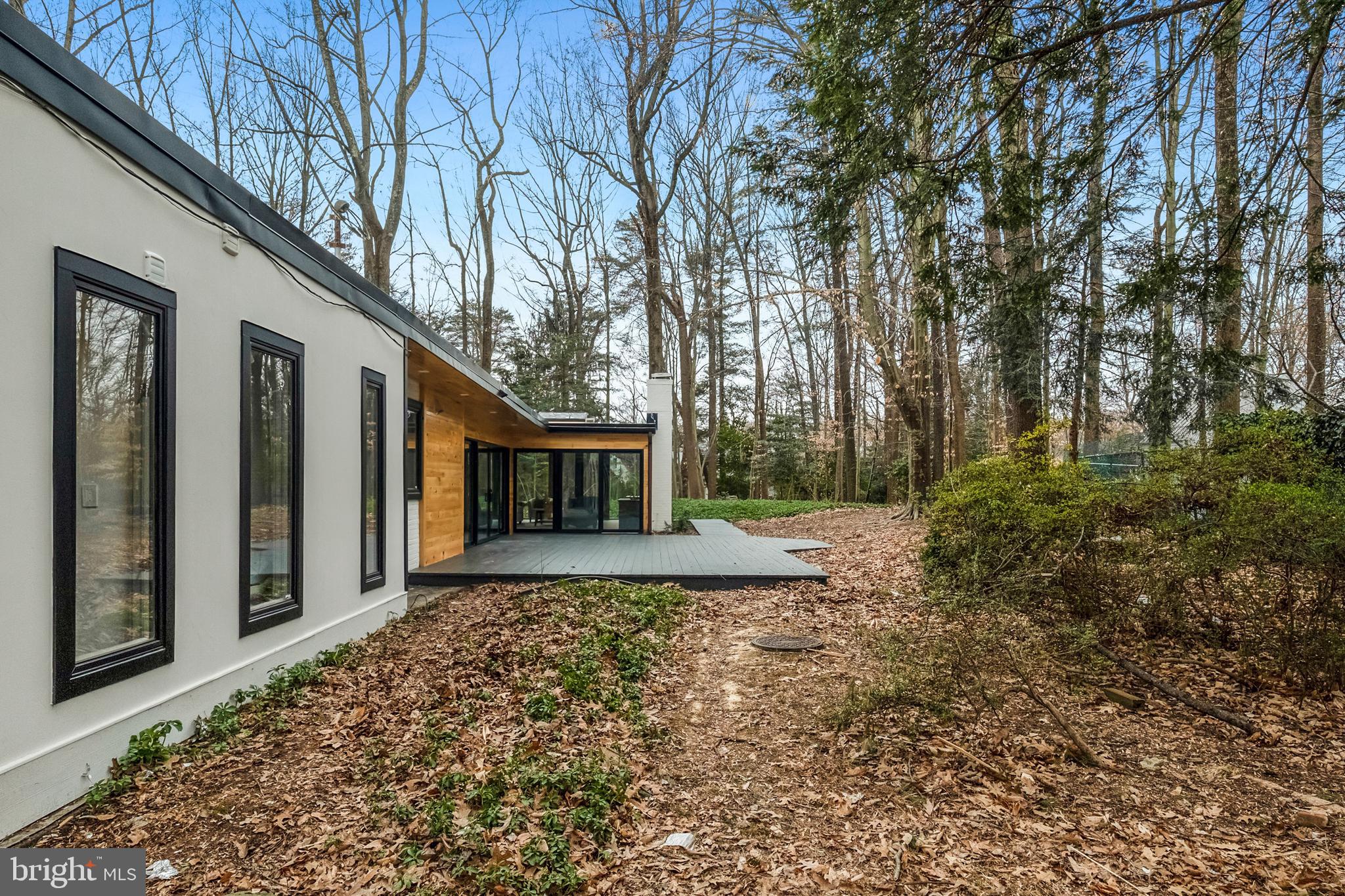 POTOMAC OUTSIDE - Residential