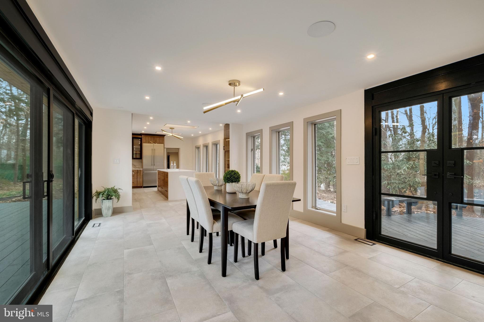 POTOMAC OUTSIDE - Residential