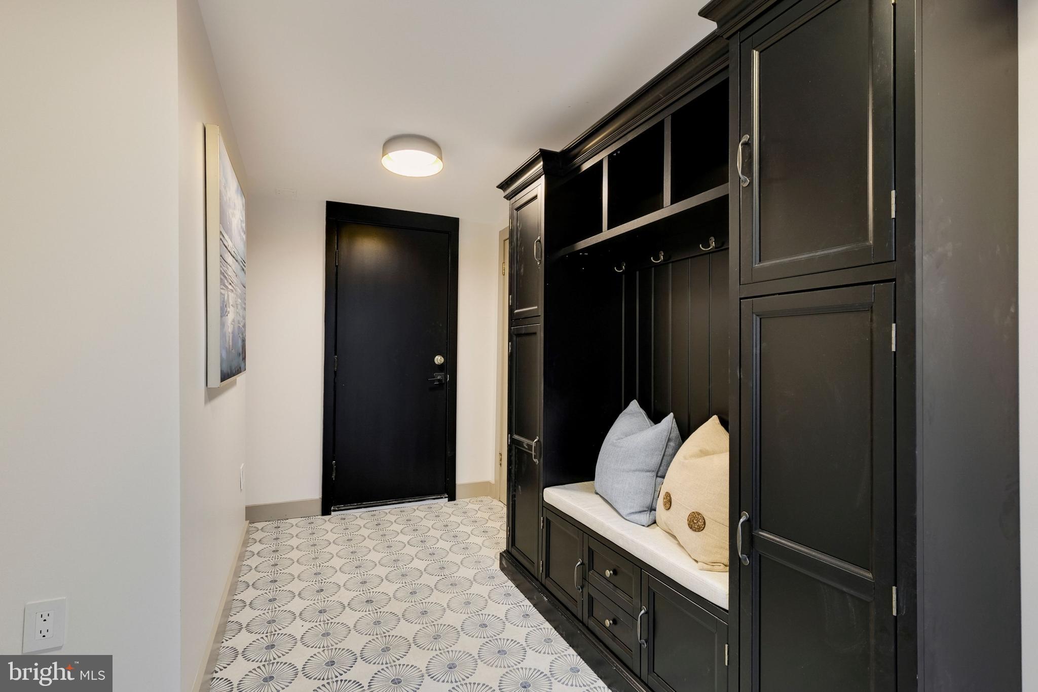 POTOMAC OUTSIDE - Residential