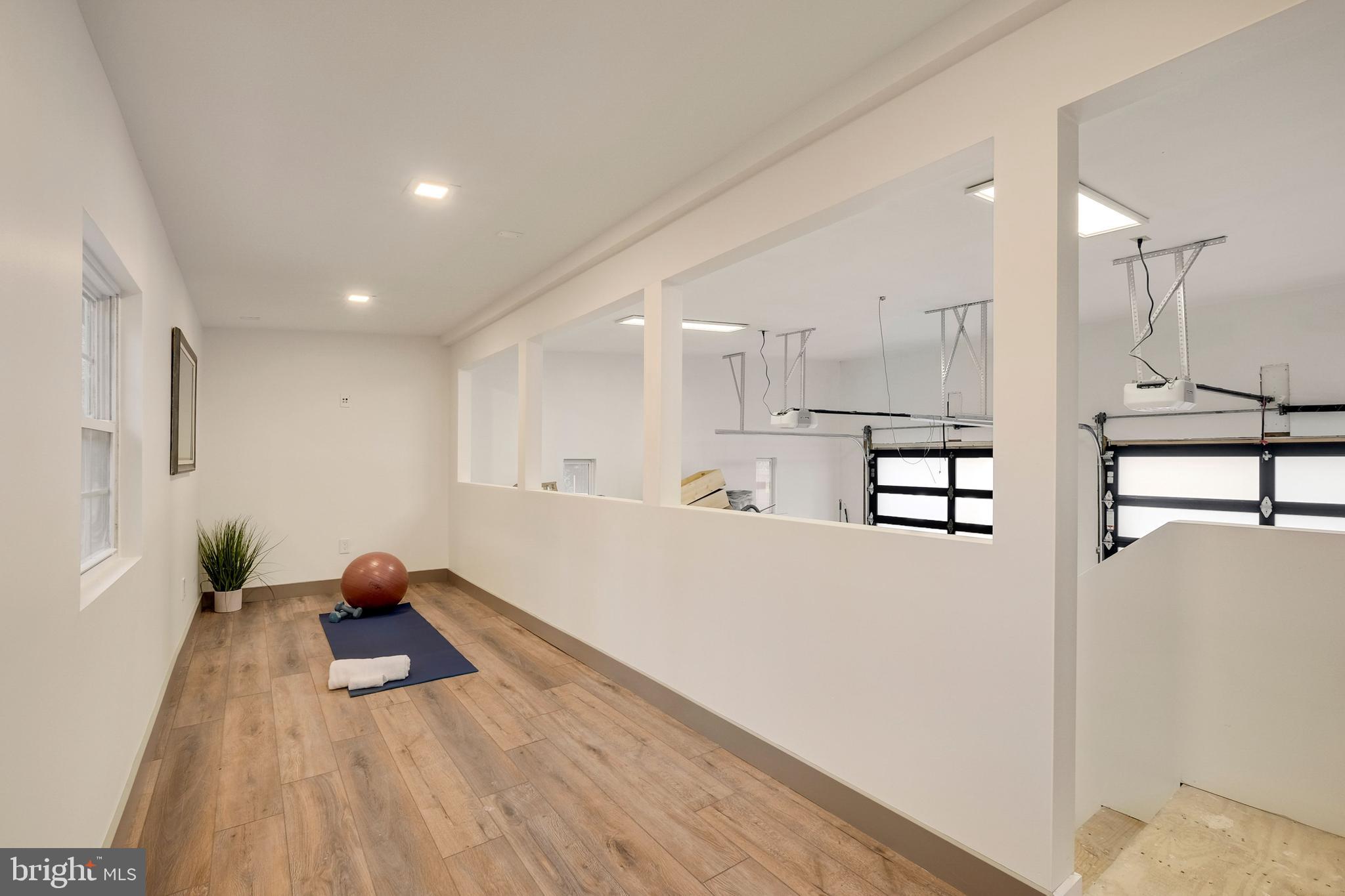 POTOMAC OUTSIDE - Residential