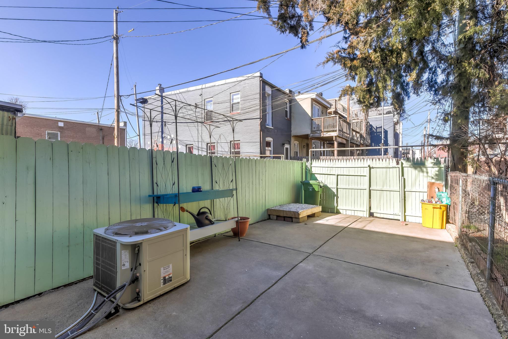 LOCUST POINT - Residential