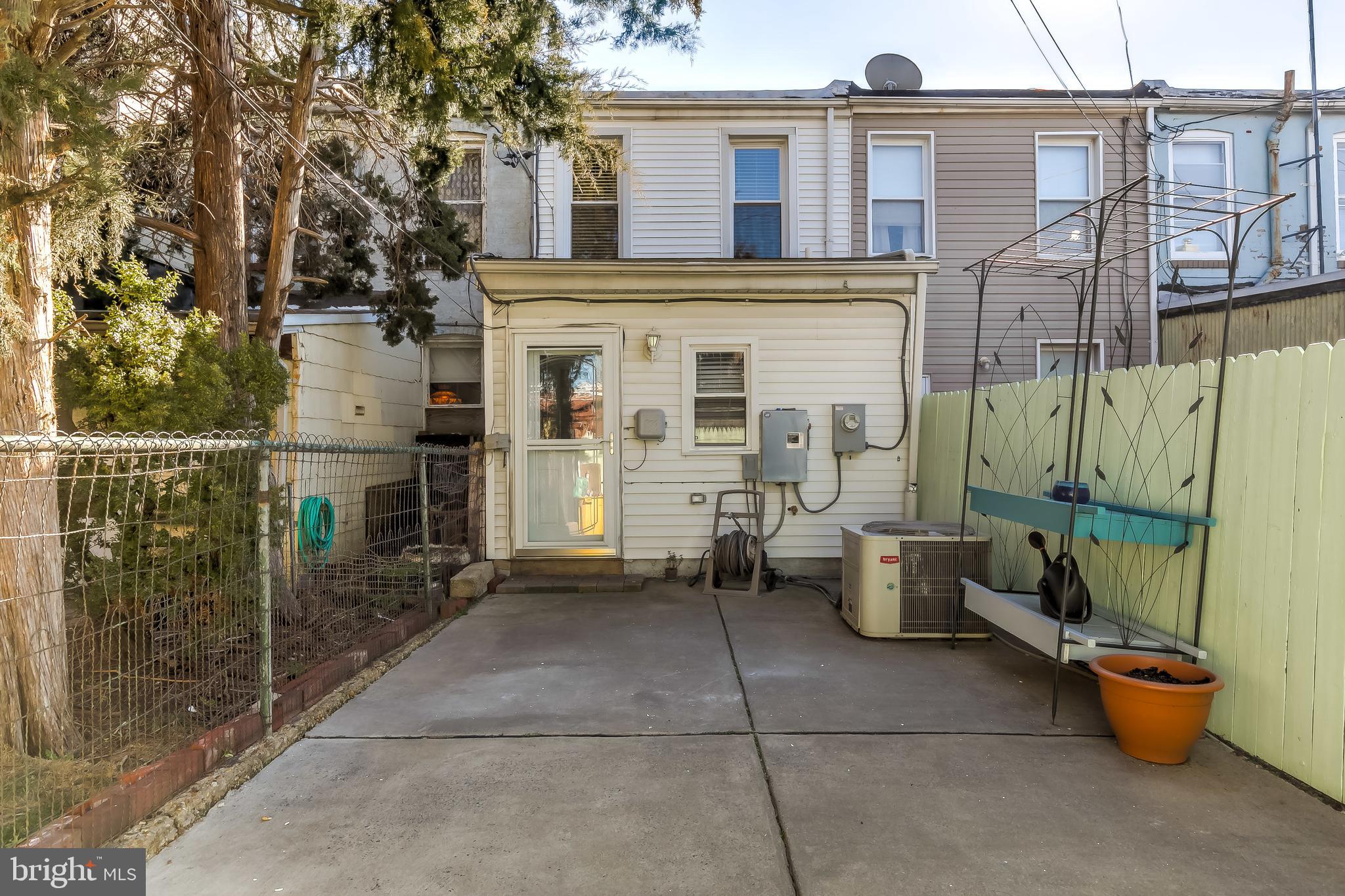 LOCUST POINT - Residential