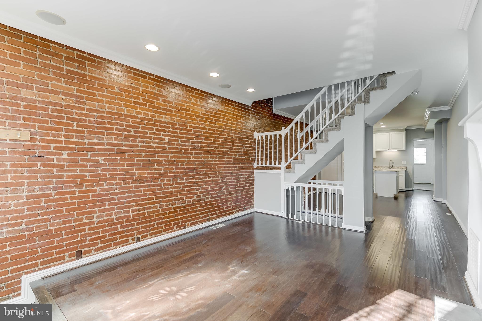 LOCUST POINT - Residential