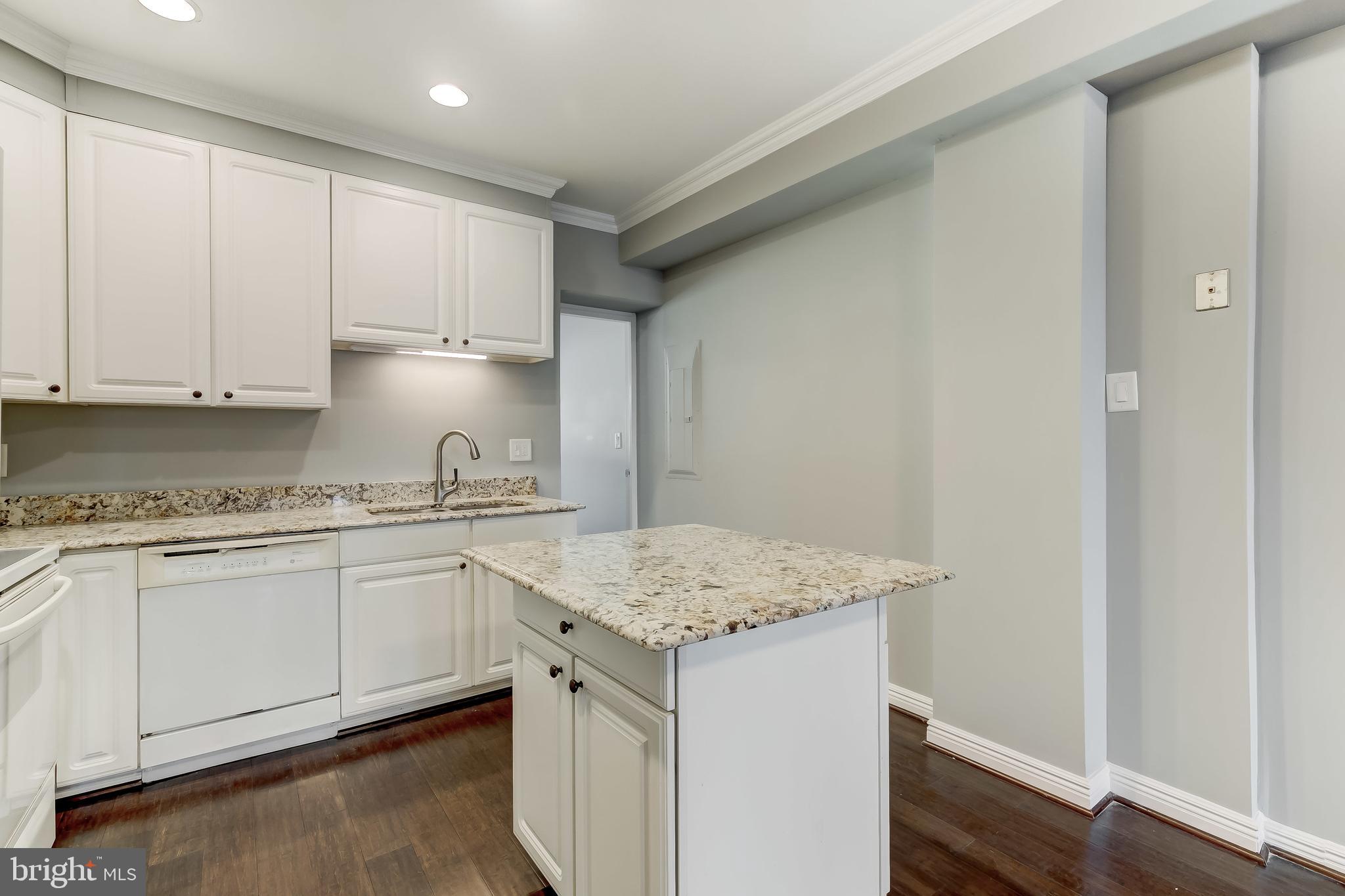 LOCUST POINT - Residential