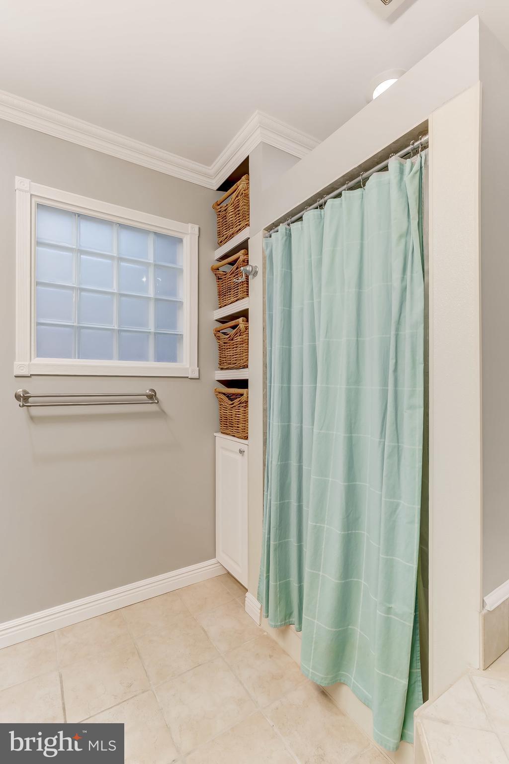 LOCUST POINT - Residential