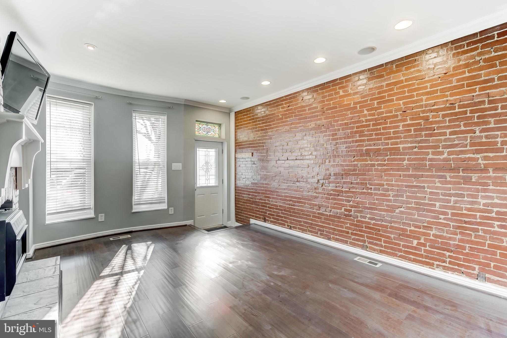 LOCUST POINT - Residential