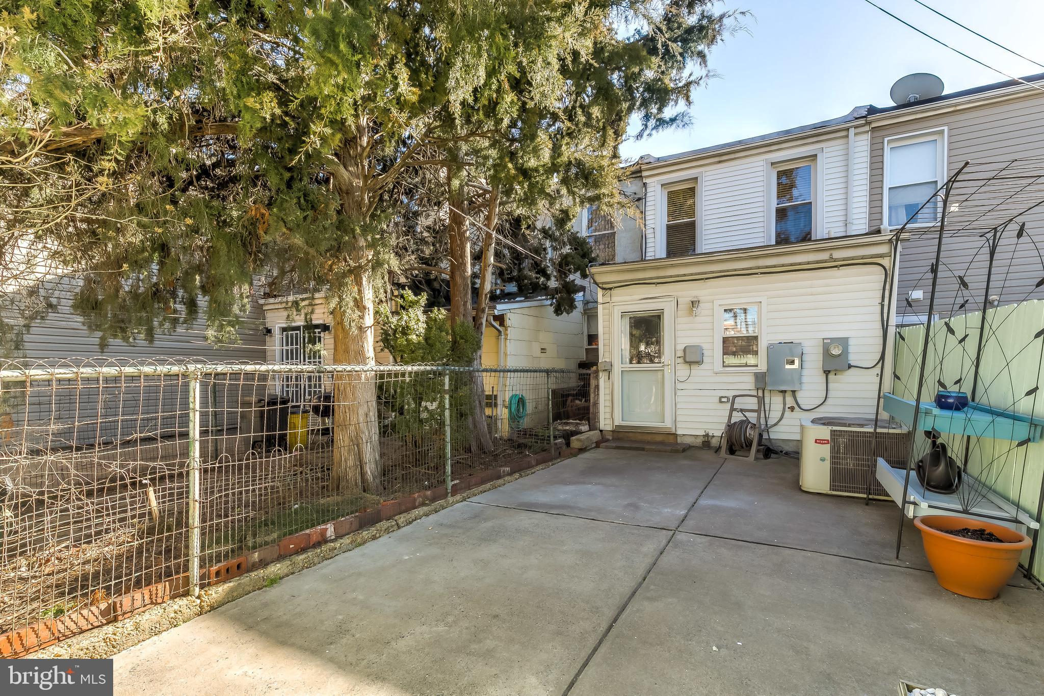 LOCUST POINT - Residential