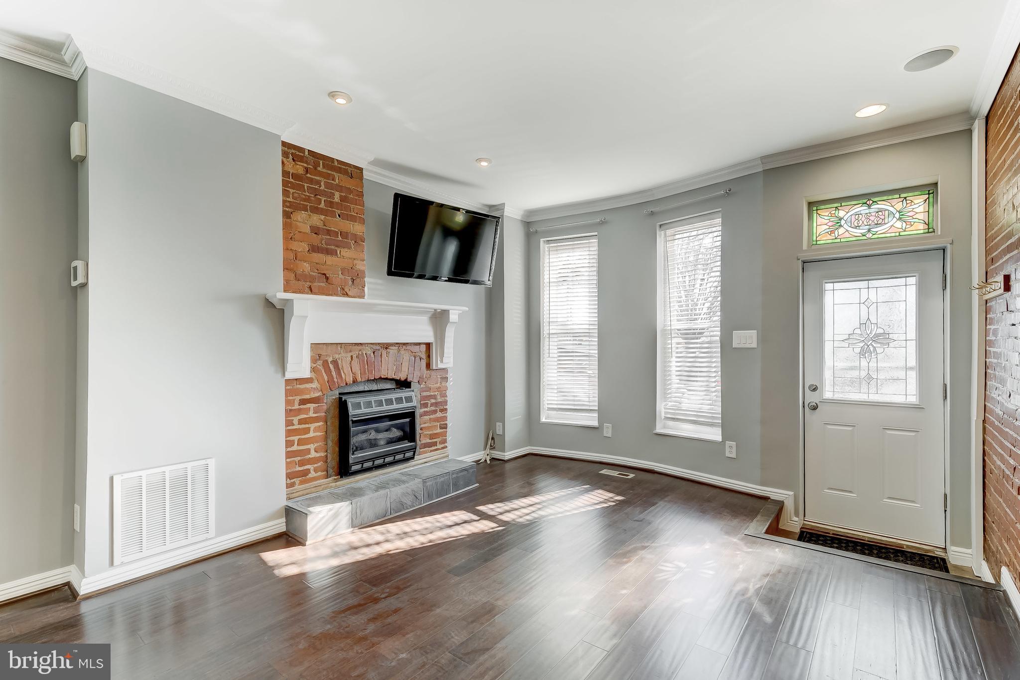 LOCUST POINT - Residential