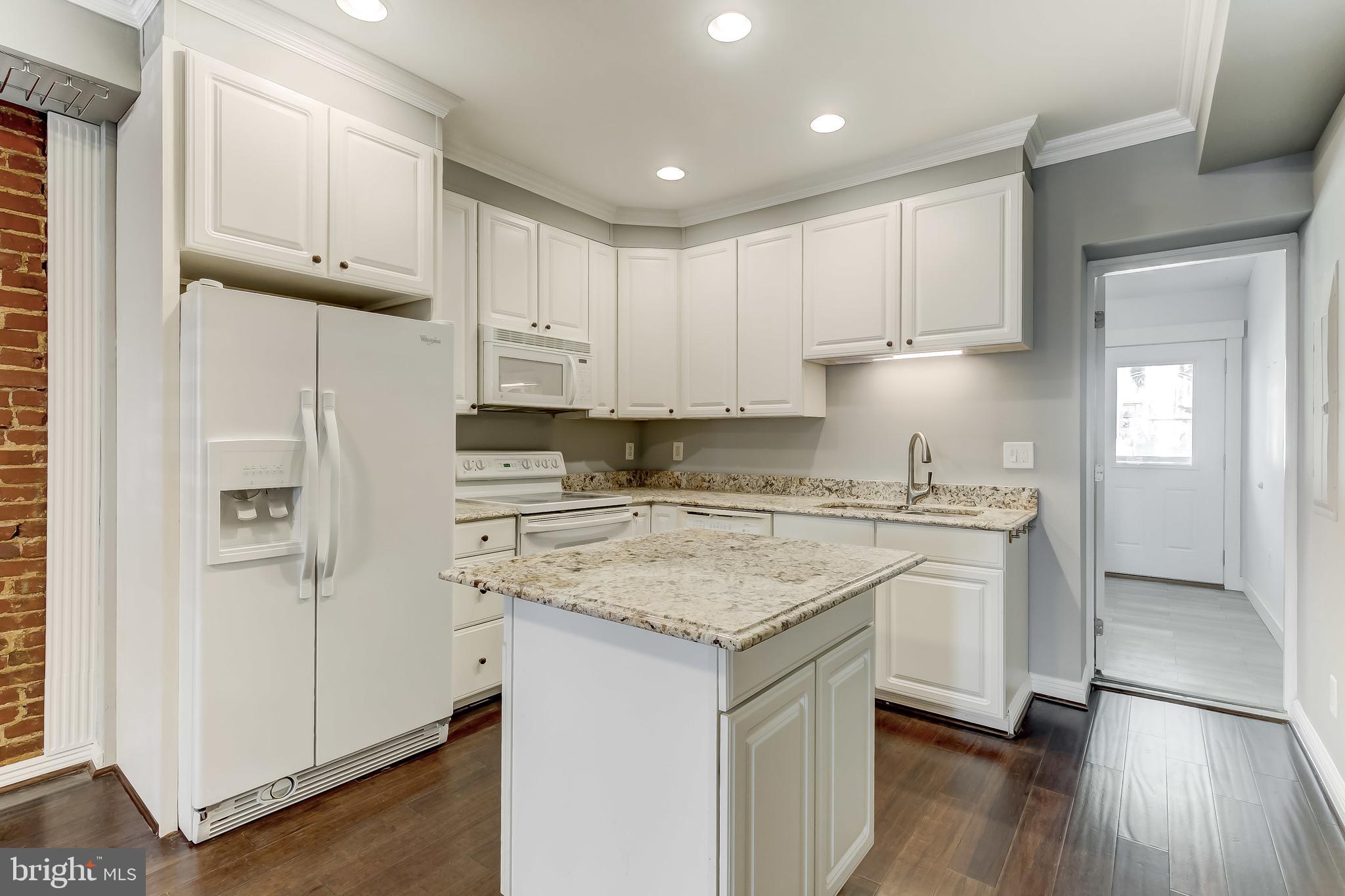 LOCUST POINT - Residential