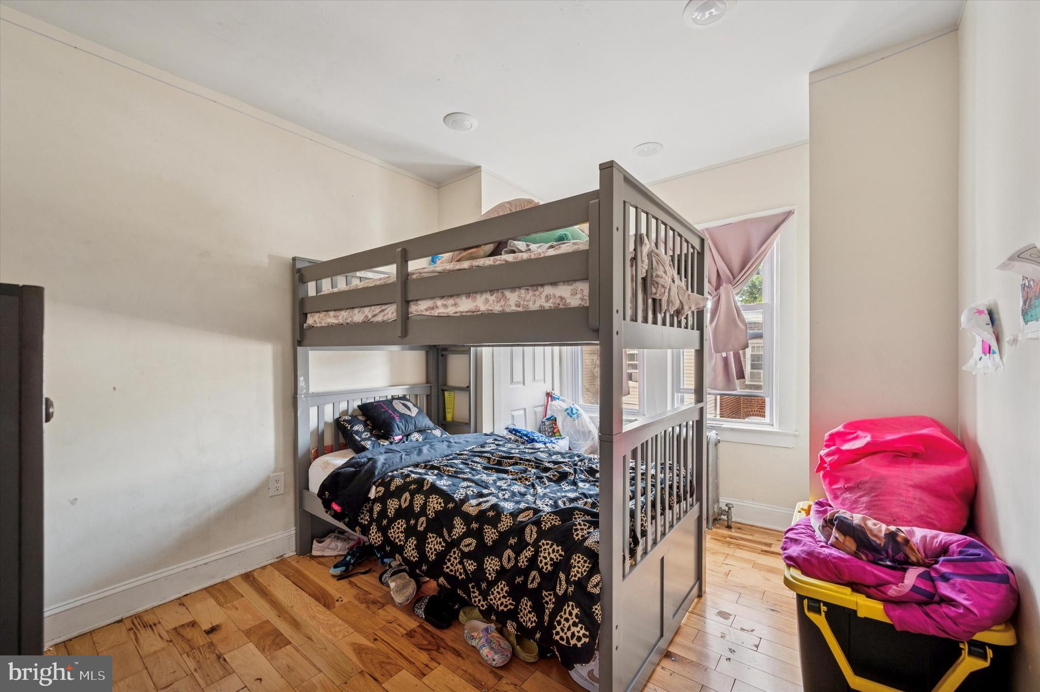 OXFORD CIRCLE - Residential