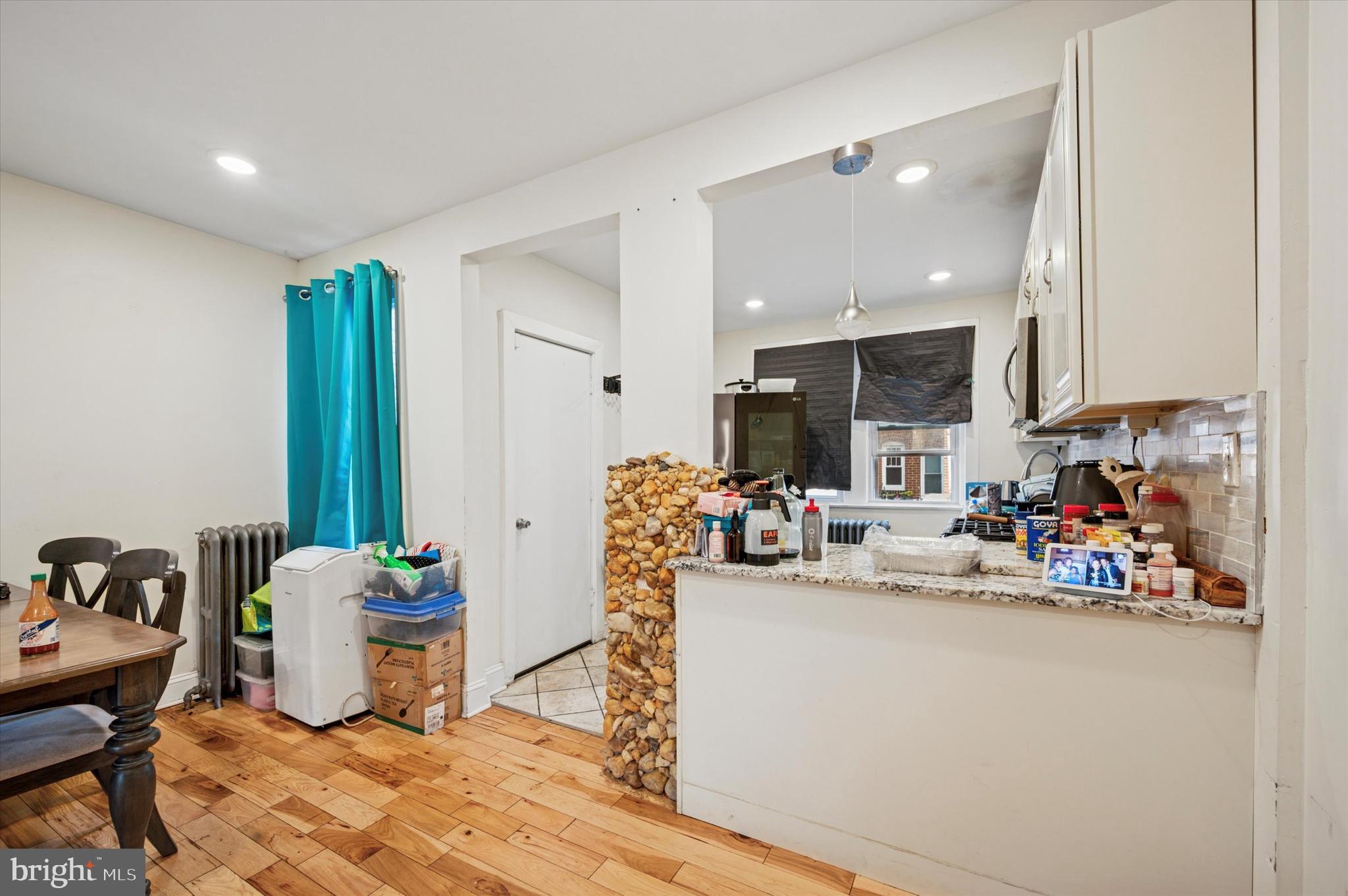 OXFORD CIRCLE - Residential