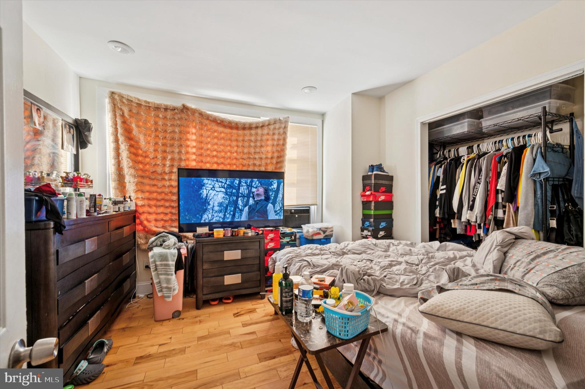 OXFORD CIRCLE - Residential