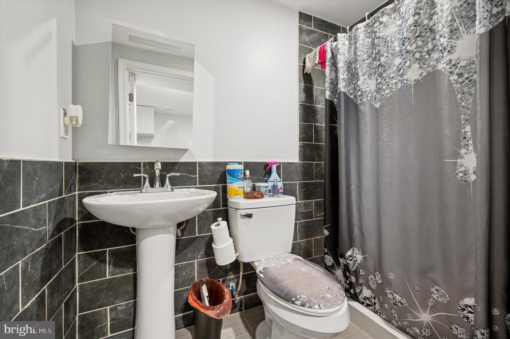 OXFORD CIRCLE - Residential