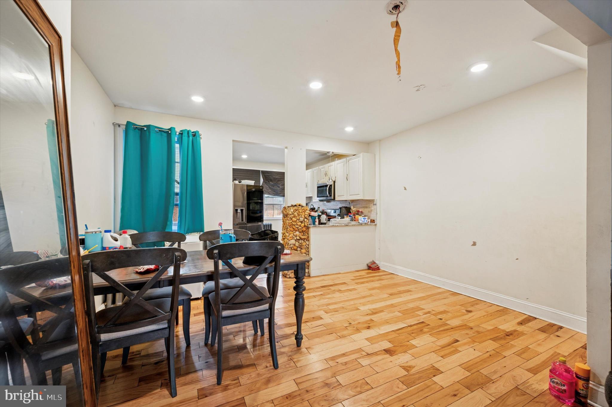 OXFORD CIRCLE - Residential