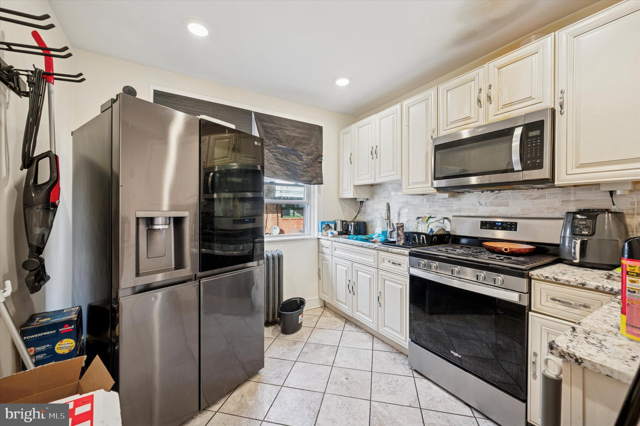 OXFORD CIRCLE - Residential