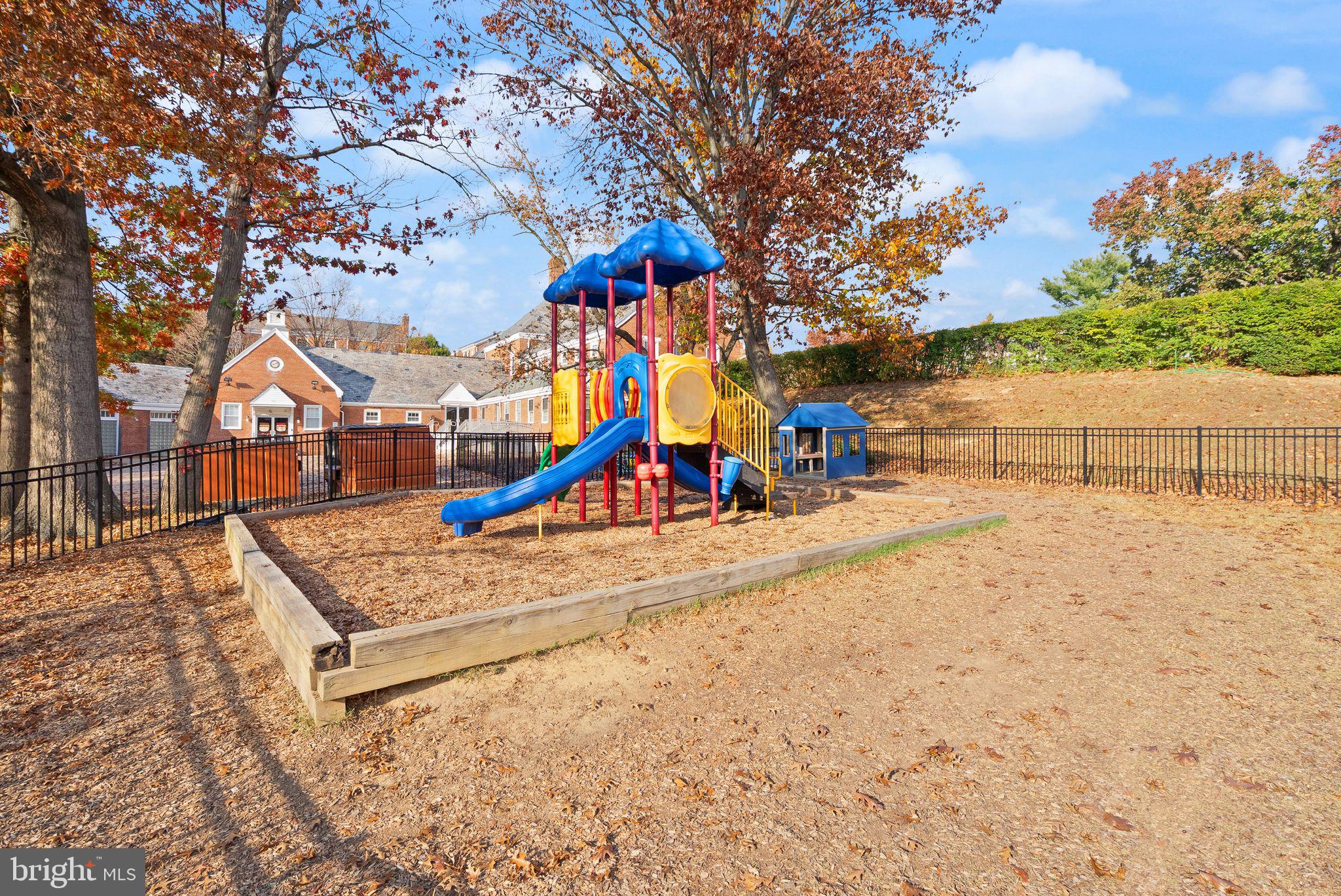 SHIRLINGTON VILLAGE - Residential