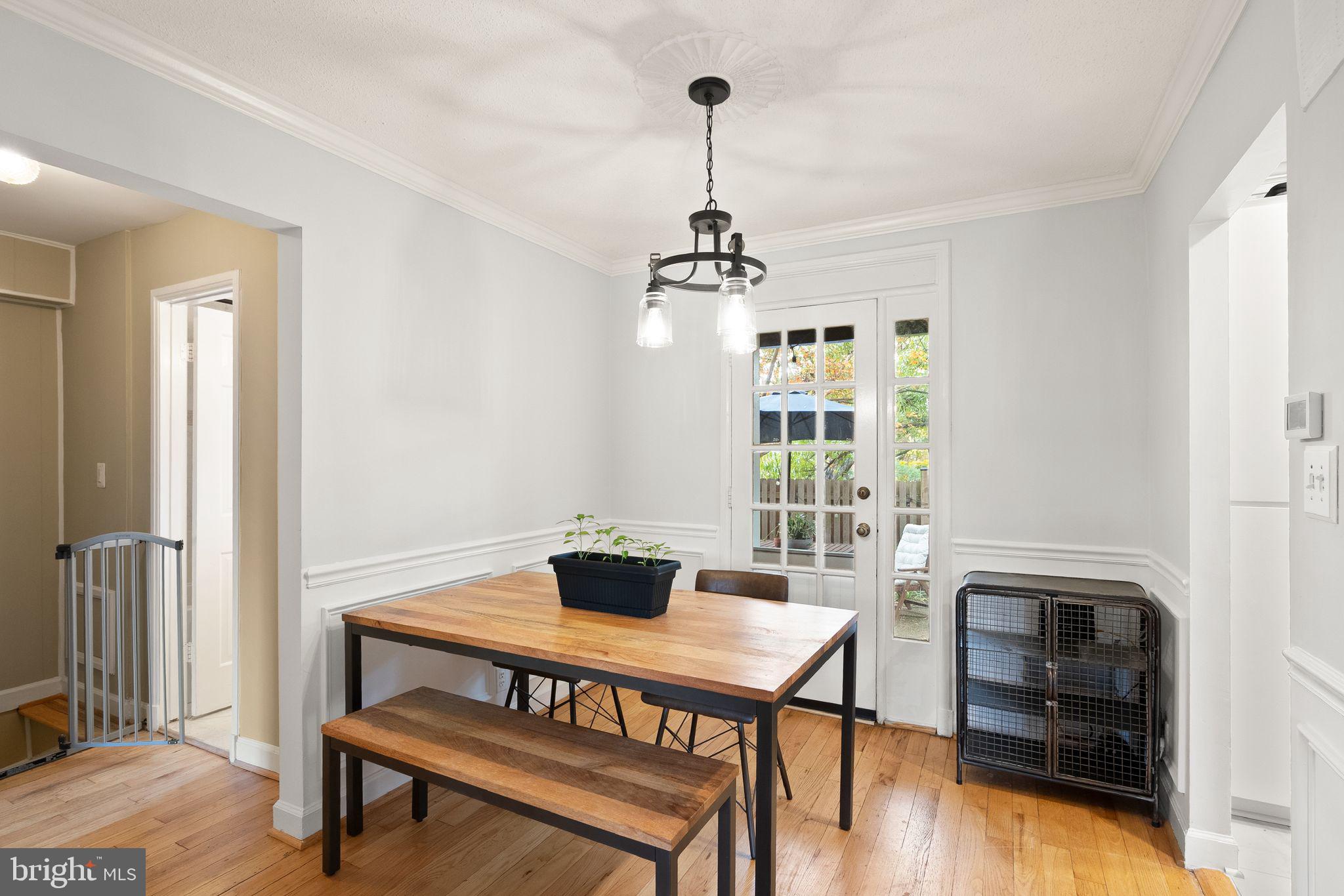 SHIRLINGTON VILLAGE - Residential