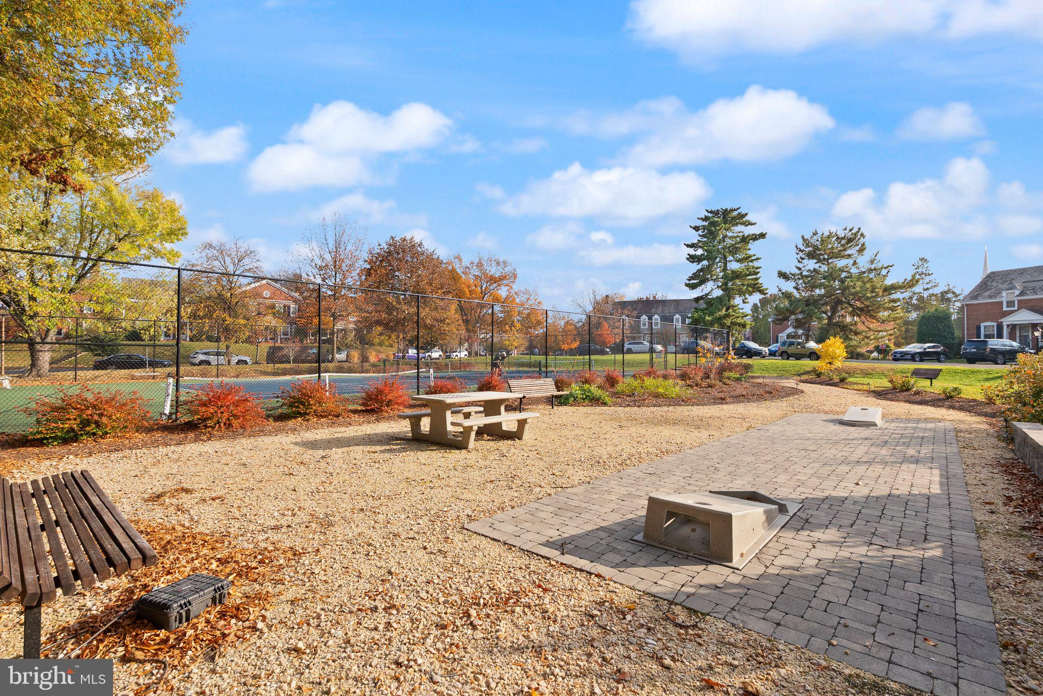 SHIRLINGTON VILLAGE - Residential