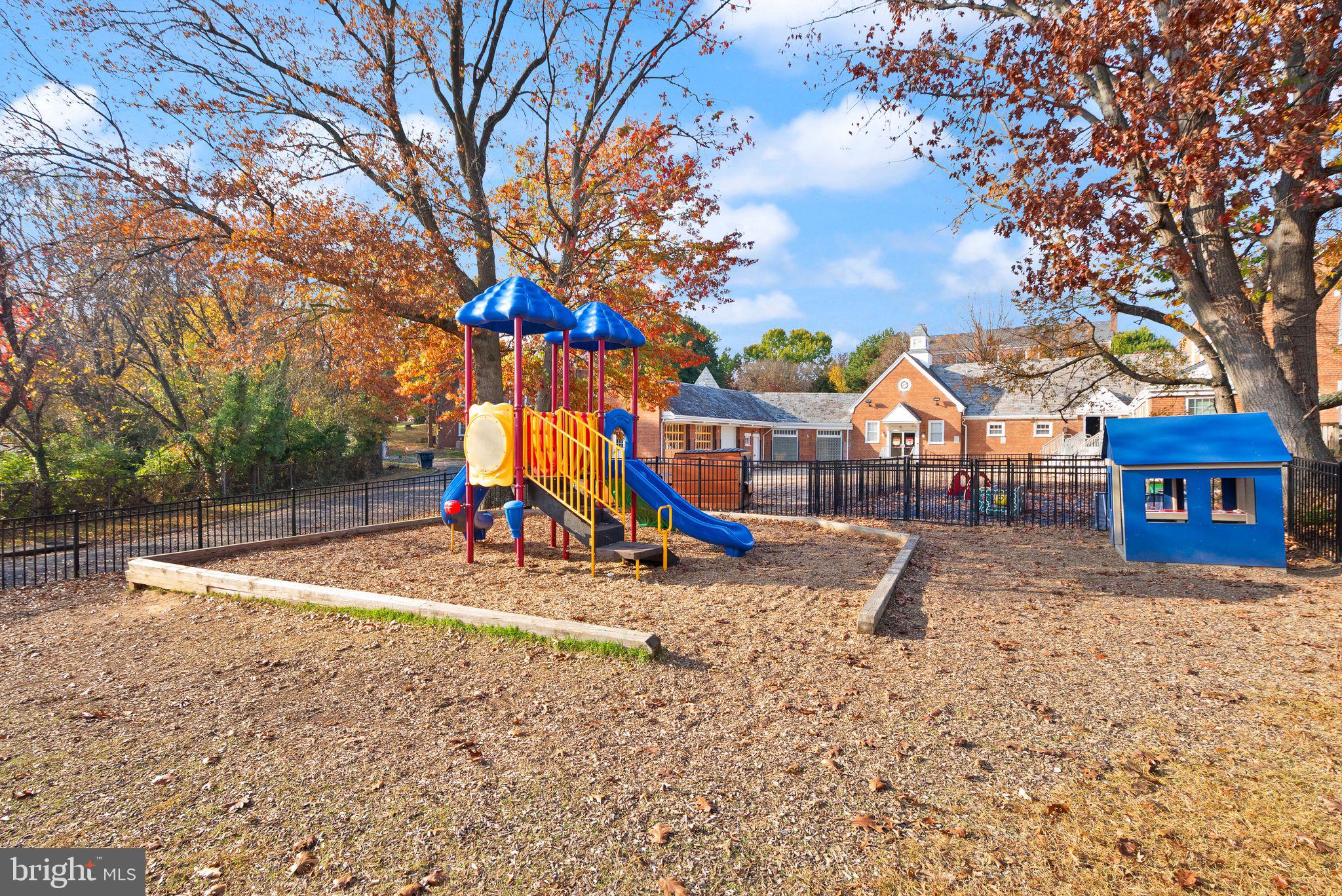 SHIRLINGTON VILLAGE - Residential