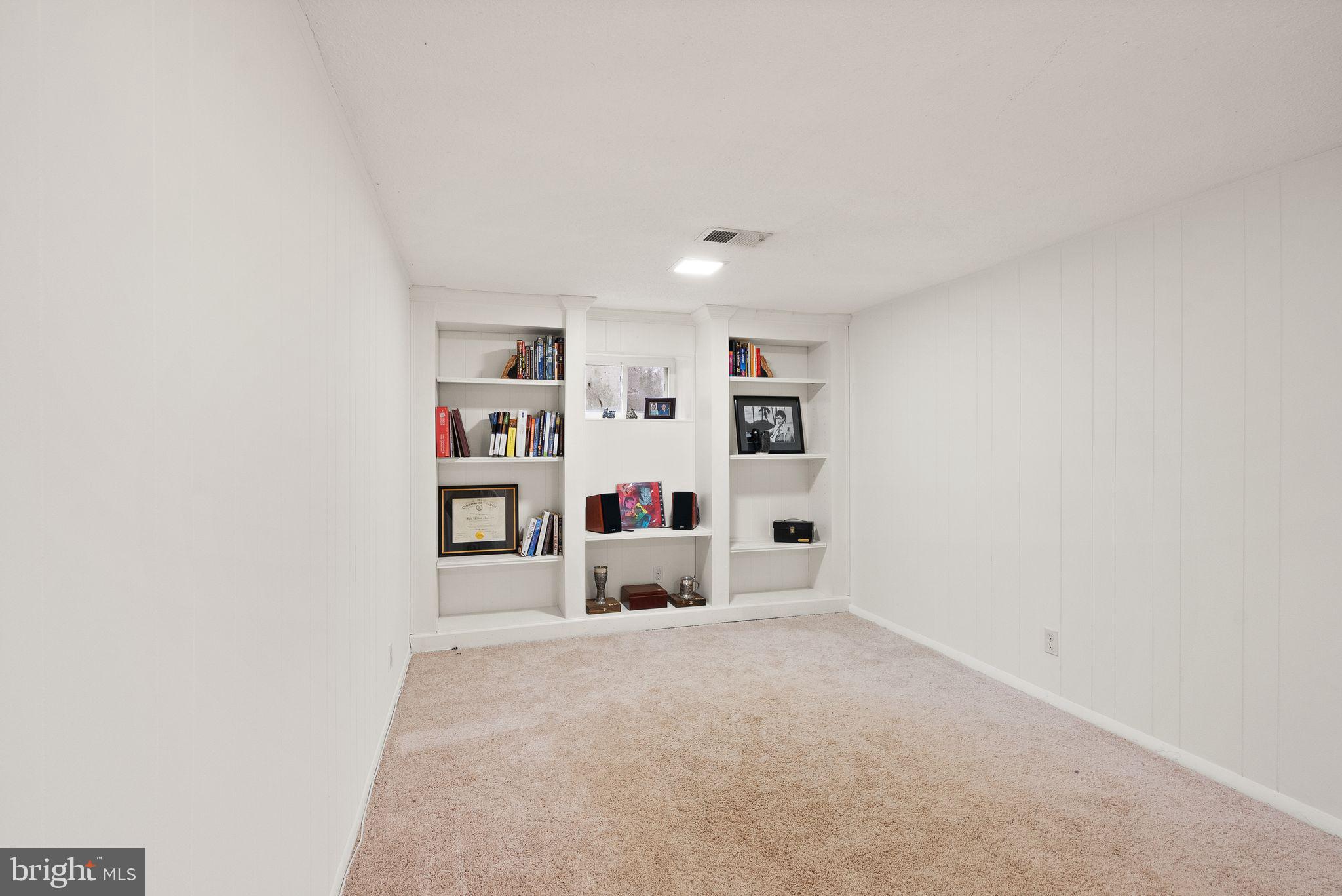 SHIRLINGTON VILLAGE - Residential