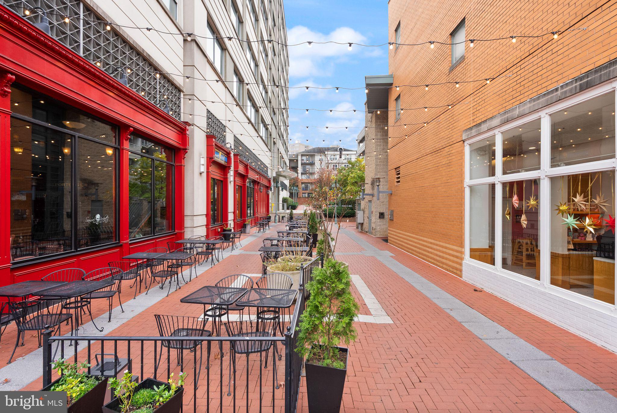 SHIRLINGTON VILLAGE - Residential