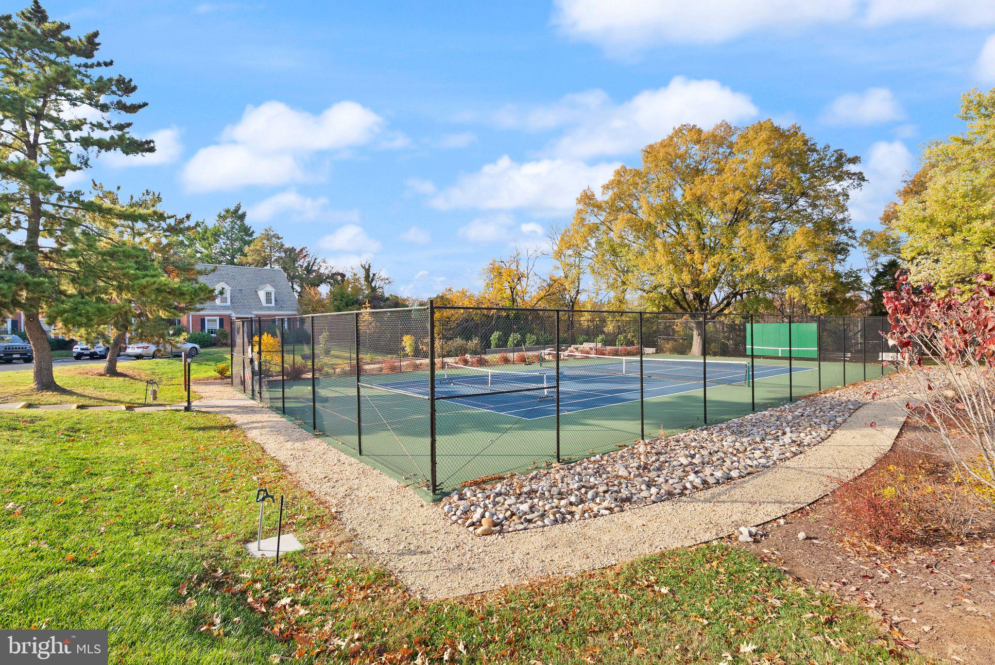 SHIRLINGTON VILLAGE - Residential