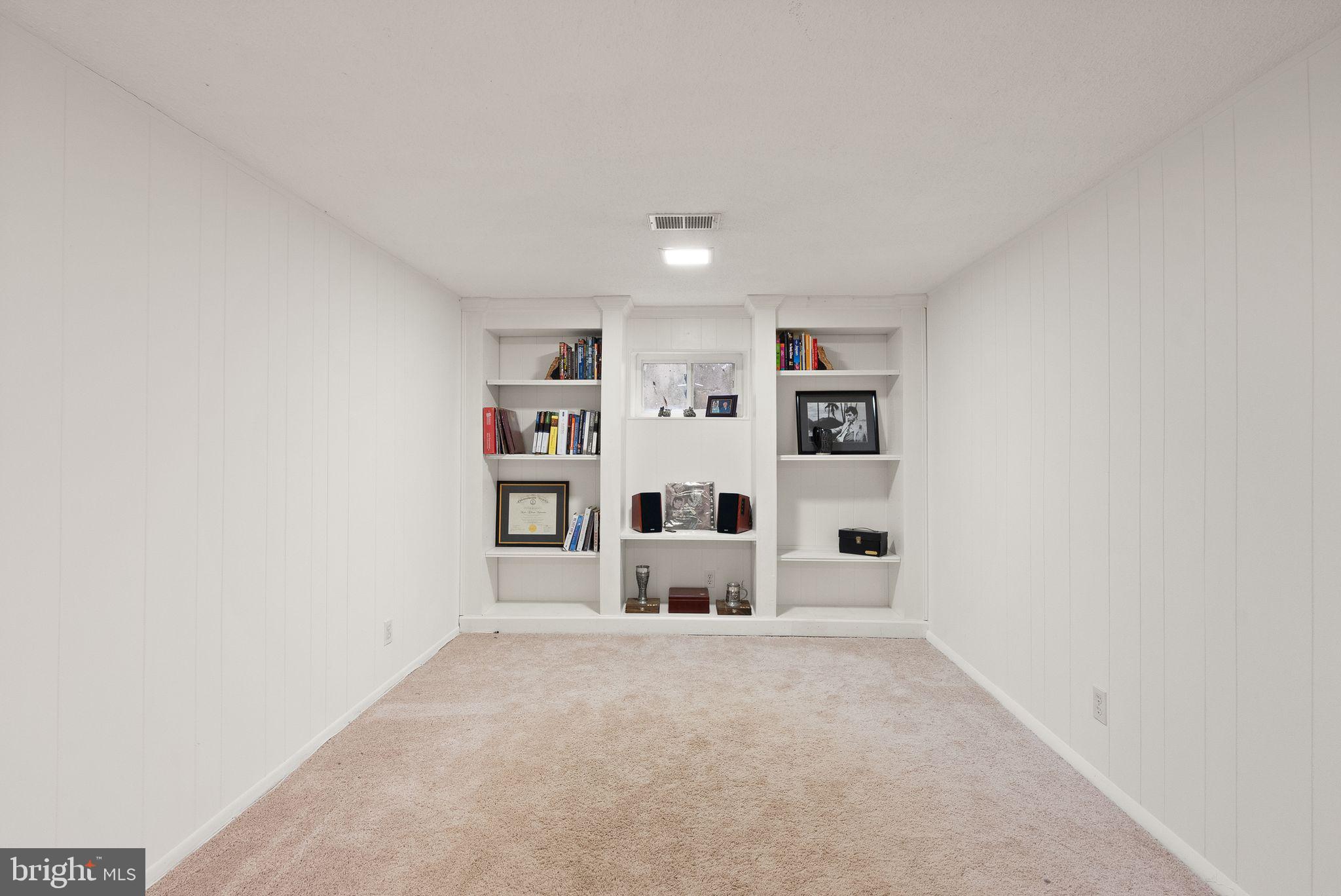 SHIRLINGTON VILLAGE - Residential