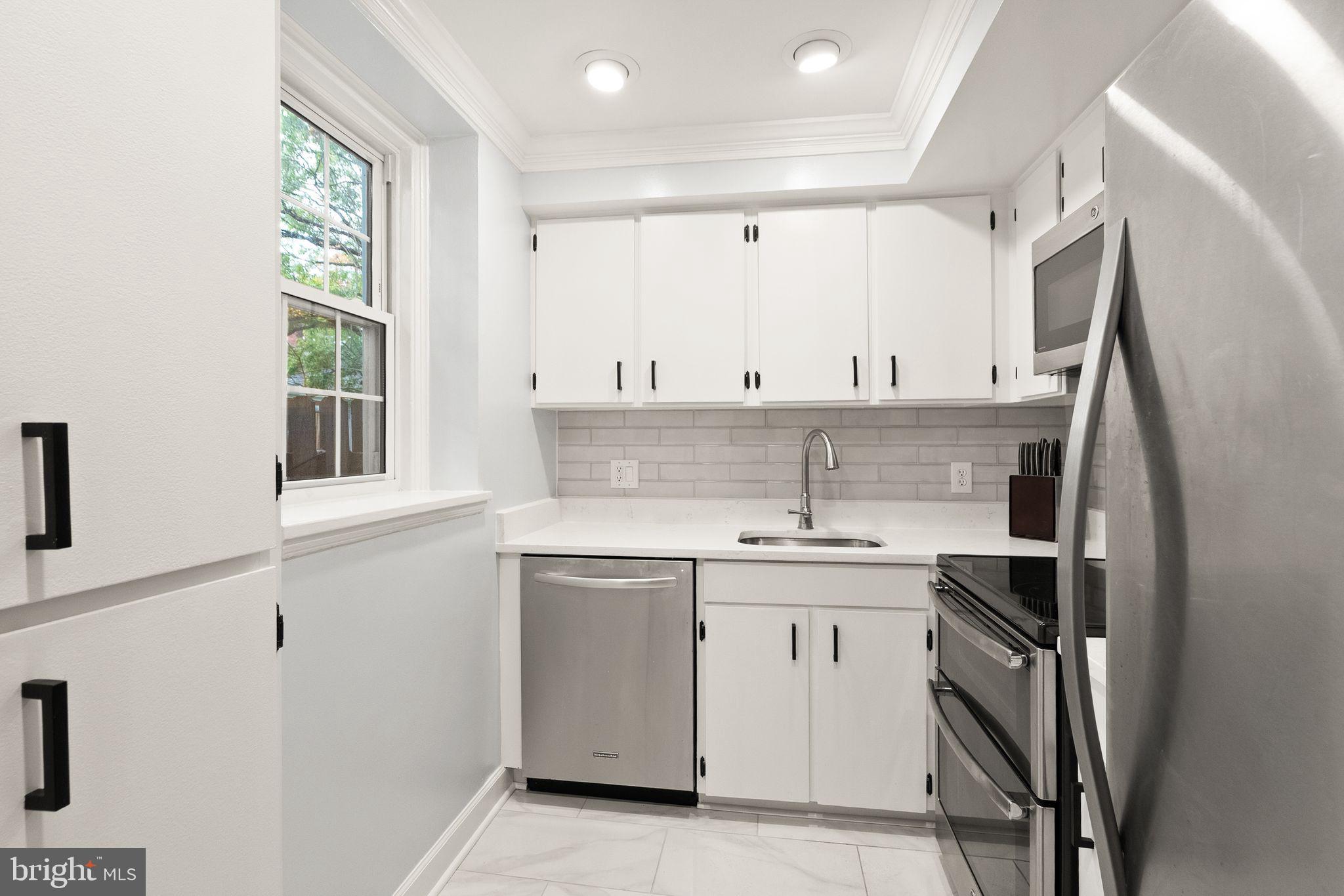 SHIRLINGTON VILLAGE - Residential