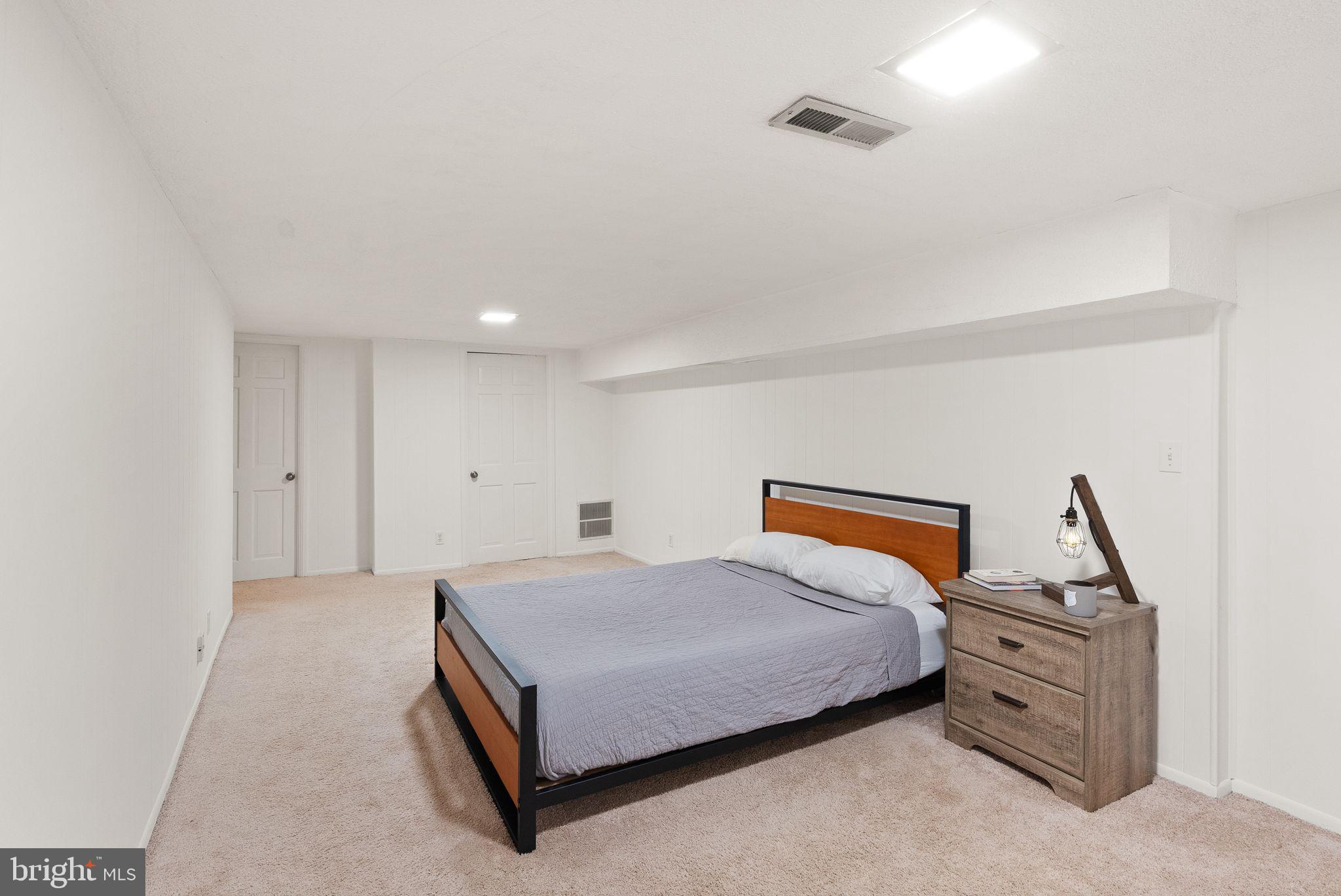 SHIRLINGTON VILLAGE - Residential