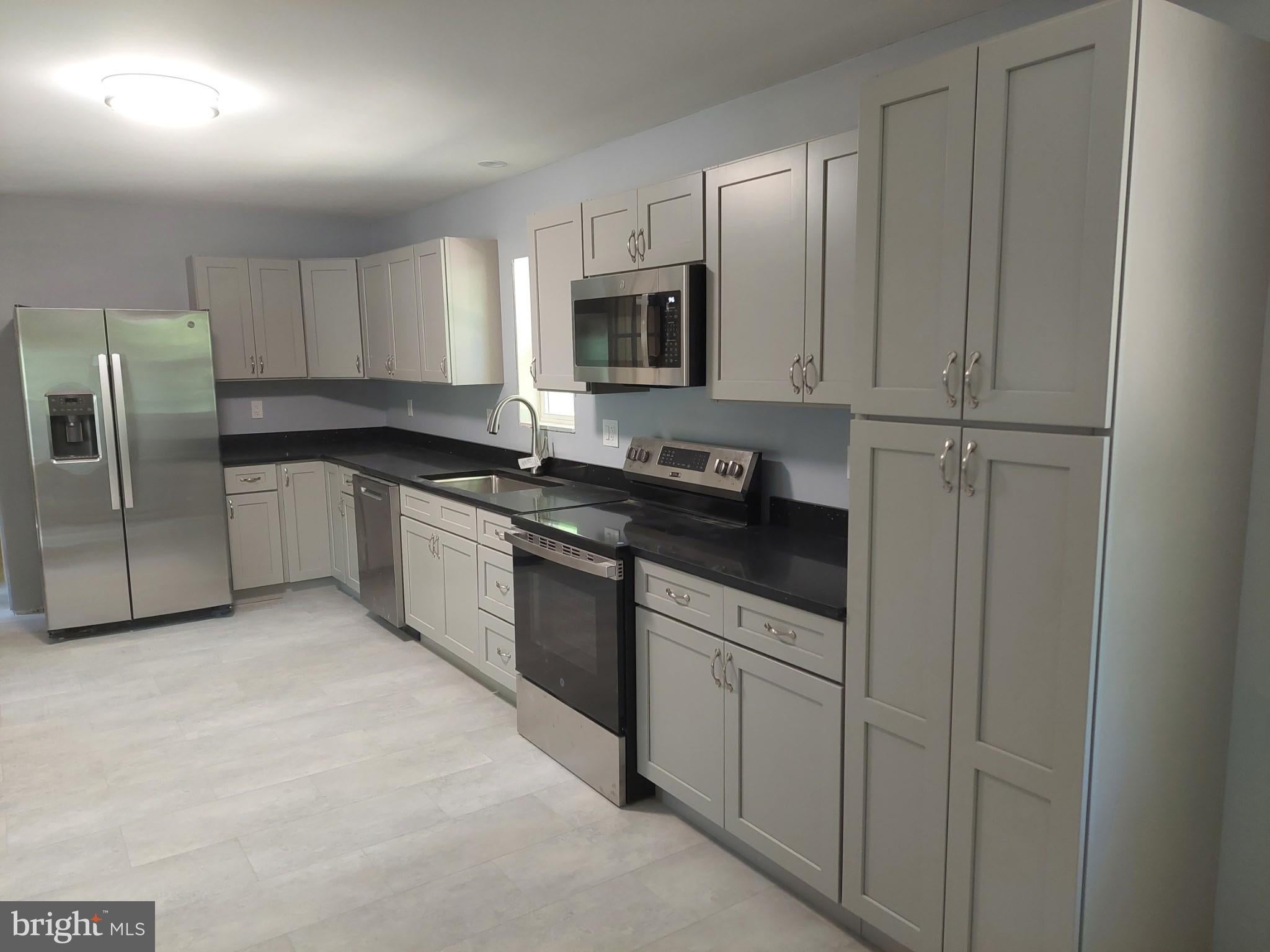 224 KENSINGTON DR