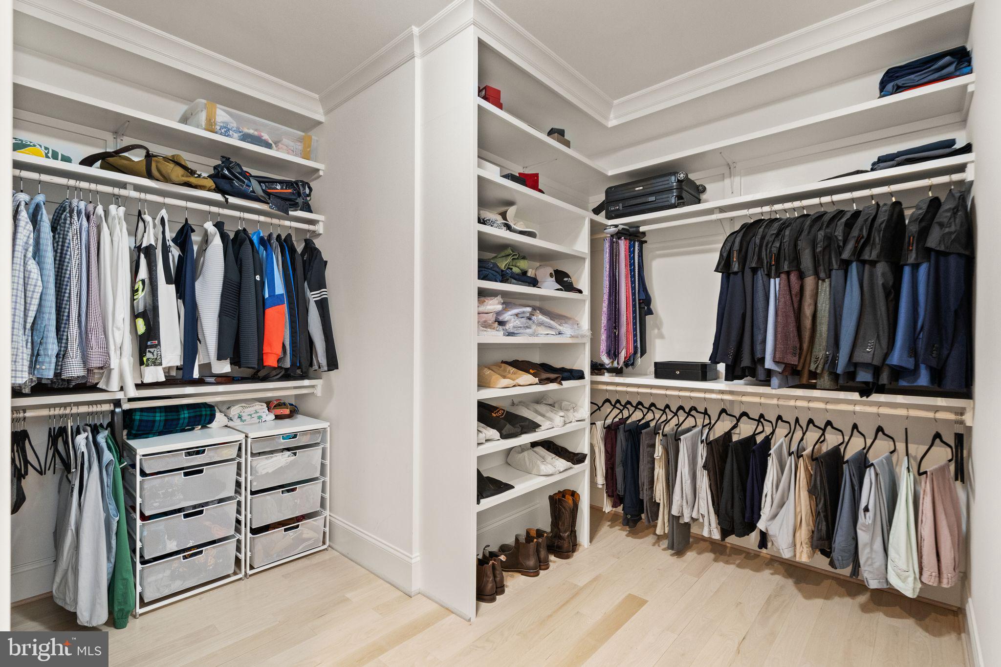 CHESTERBROOK WOODS - Residential