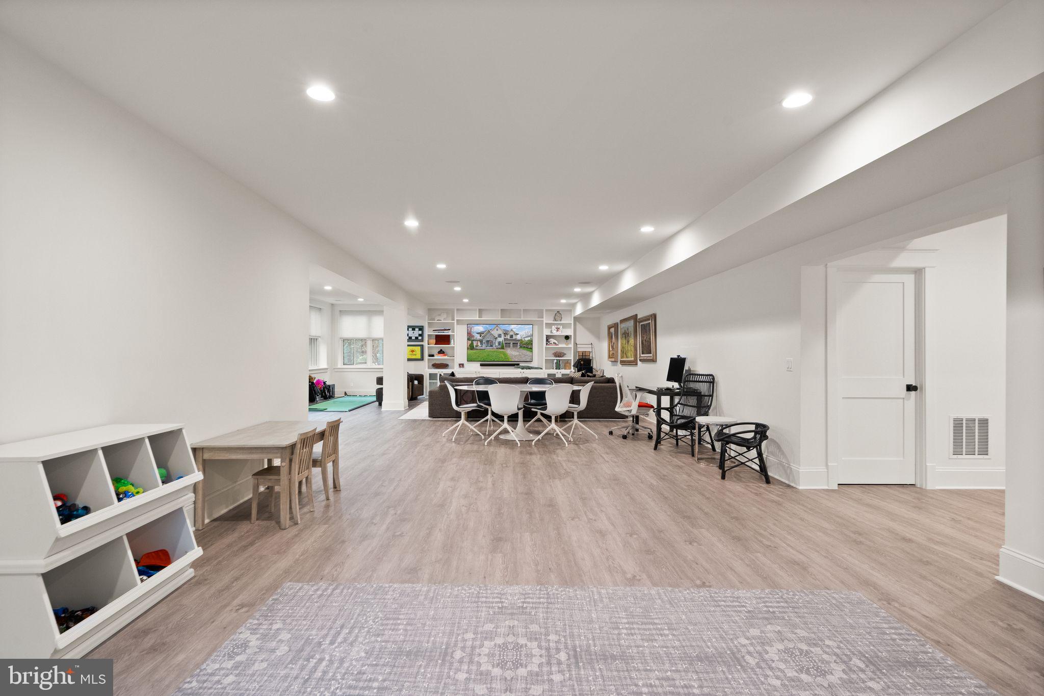 CHESTERBROOK WOODS - Residential