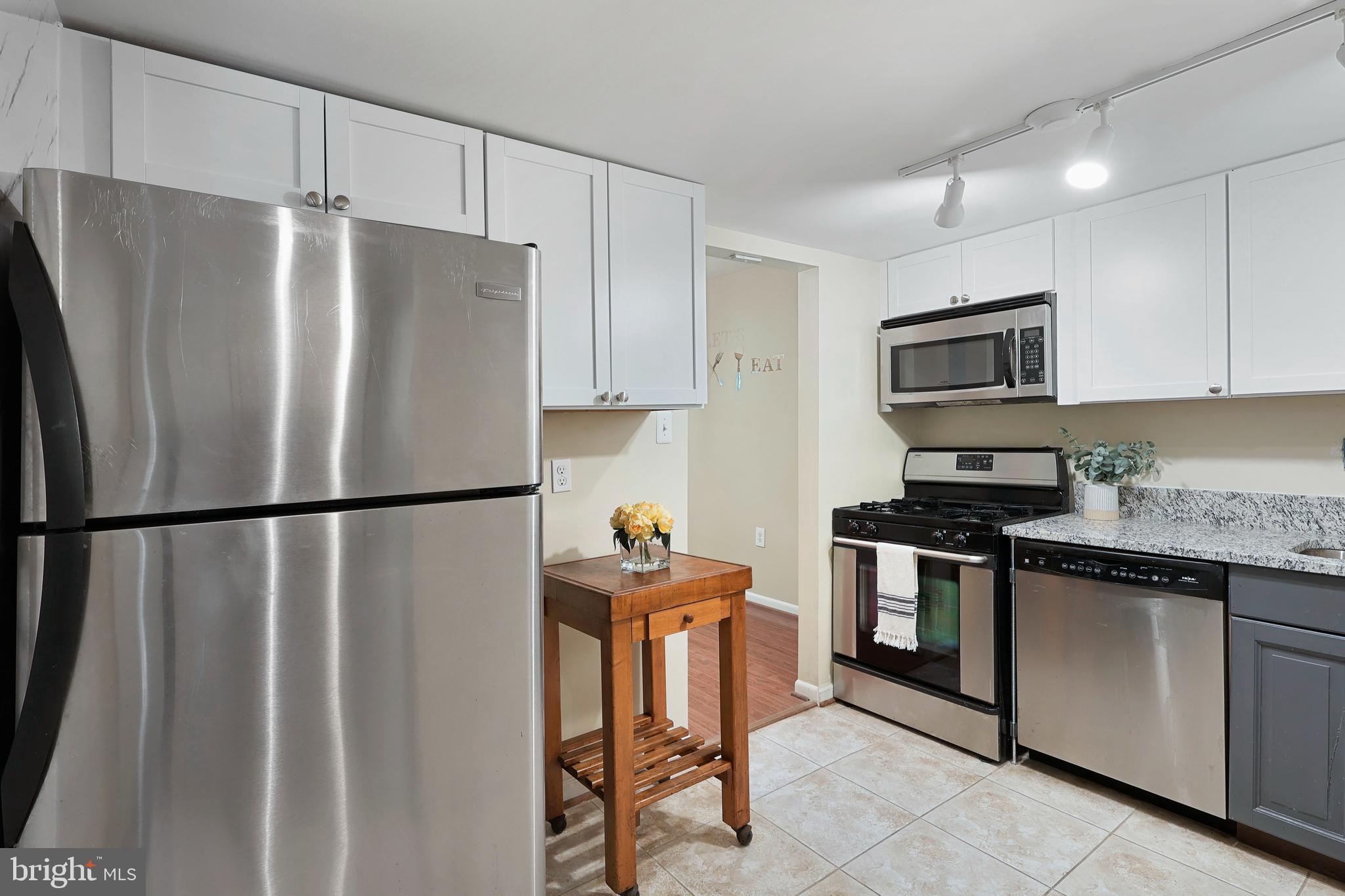 1423 NORTHGATE SQUARE 23/21C