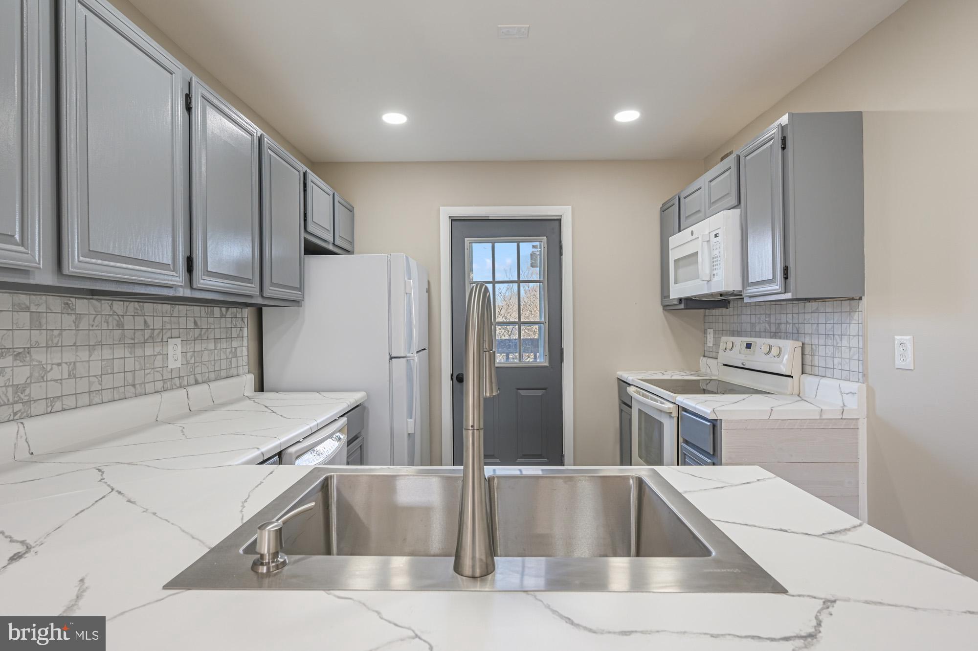 102 N CAROLINE PLACE 203