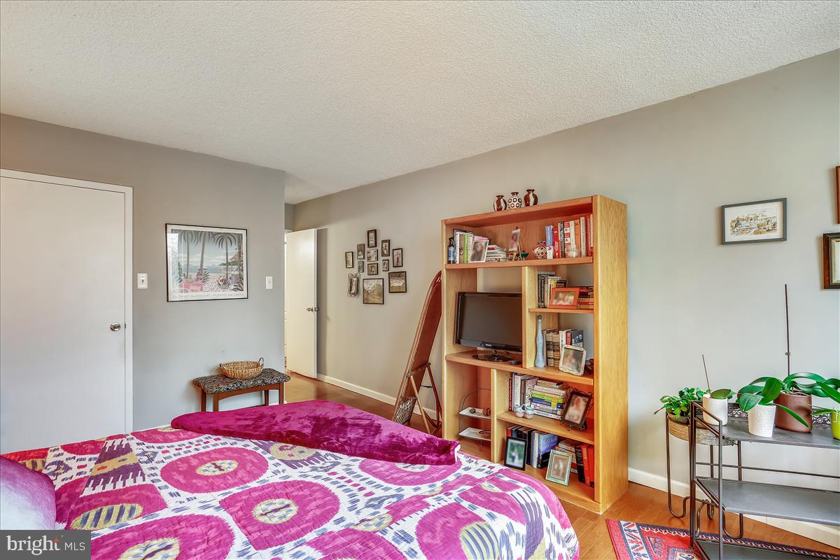 PROMENADE TOWERS - Residential