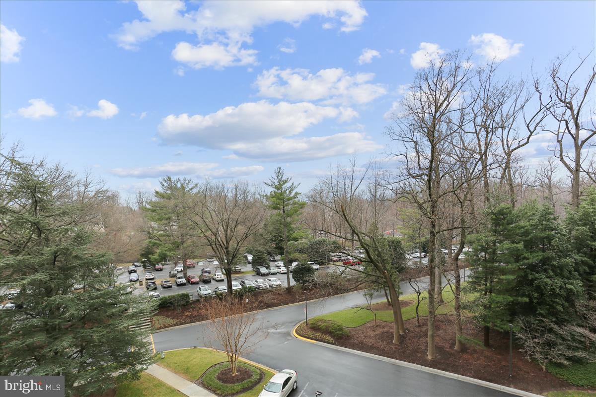 PROMENADE TOWERS - Residential