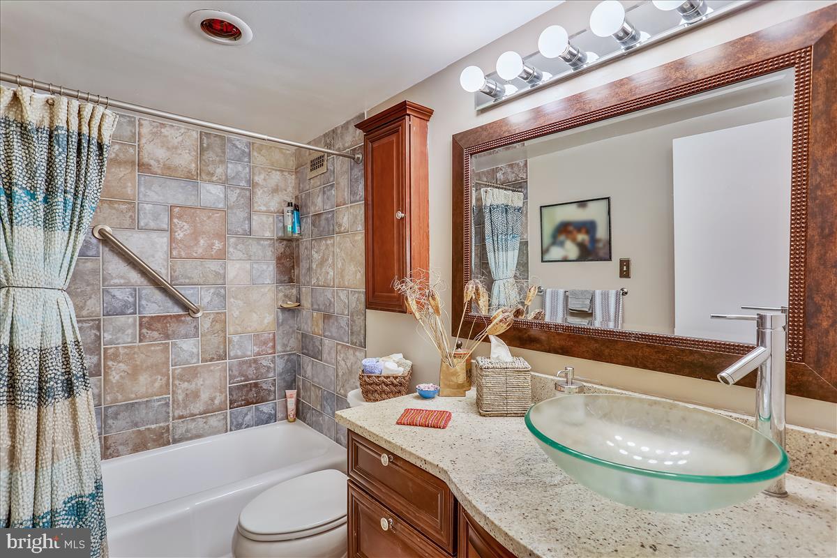 PROMENADE TOWERS - Residential