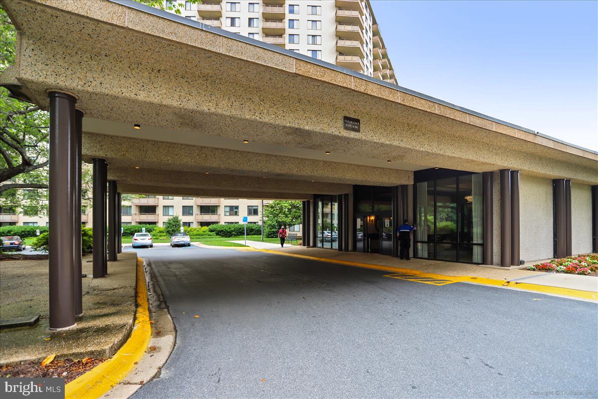 PROMENADE TOWERS - Residential