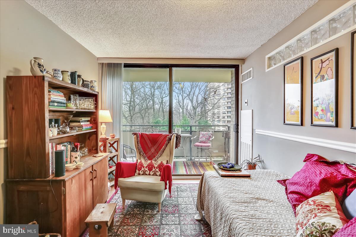 PROMENADE TOWERS - Residential