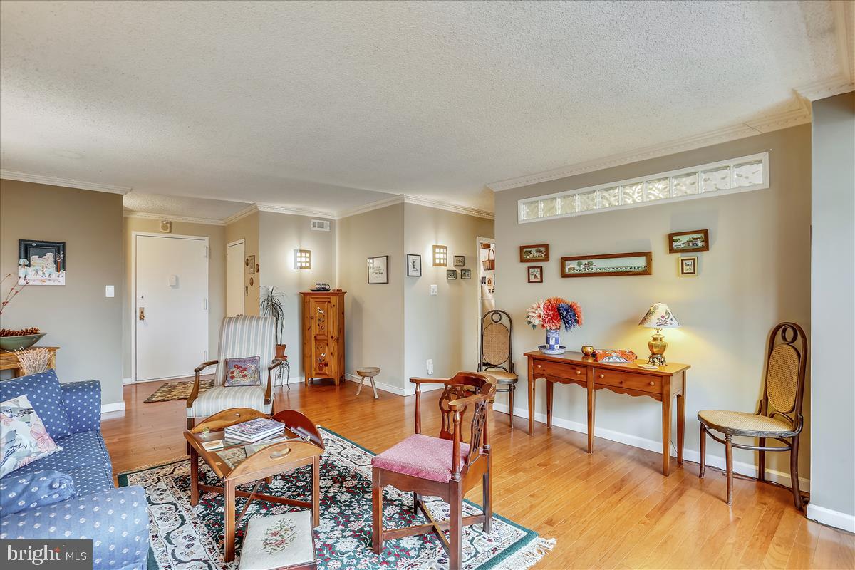 PROMENADE TOWERS - Residential