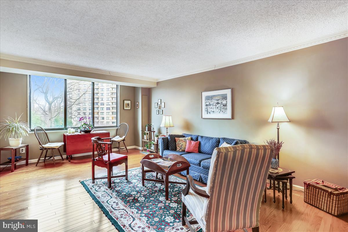 PROMENADE TOWERS - Residential