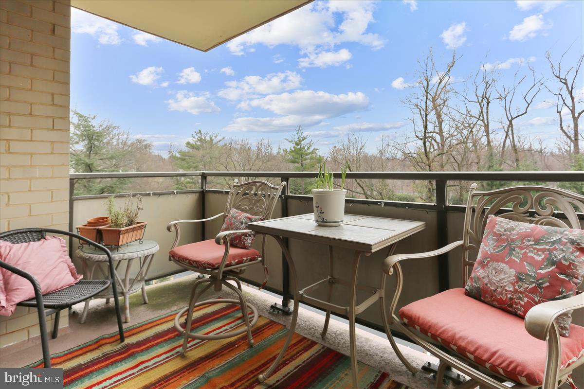 PROMENADE TOWERS - Residential