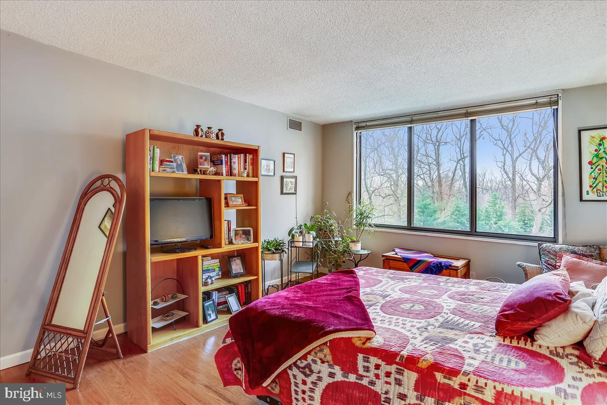 PROMENADE TOWERS - Residential