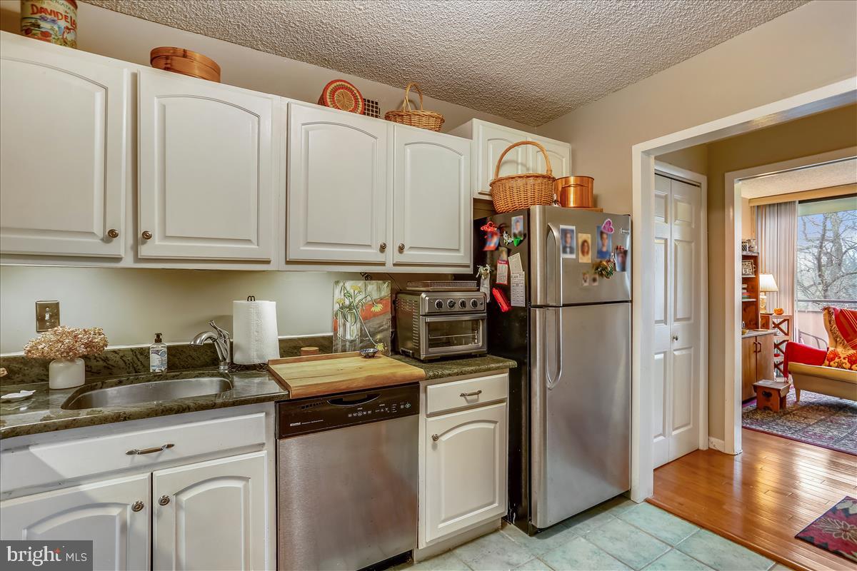 PROMENADE TOWERS - Residential