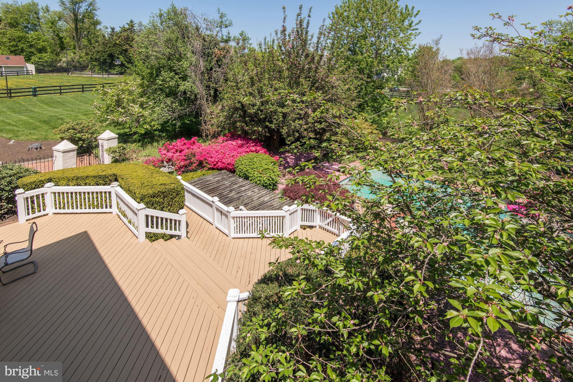 DEERFIELD POND - Residential