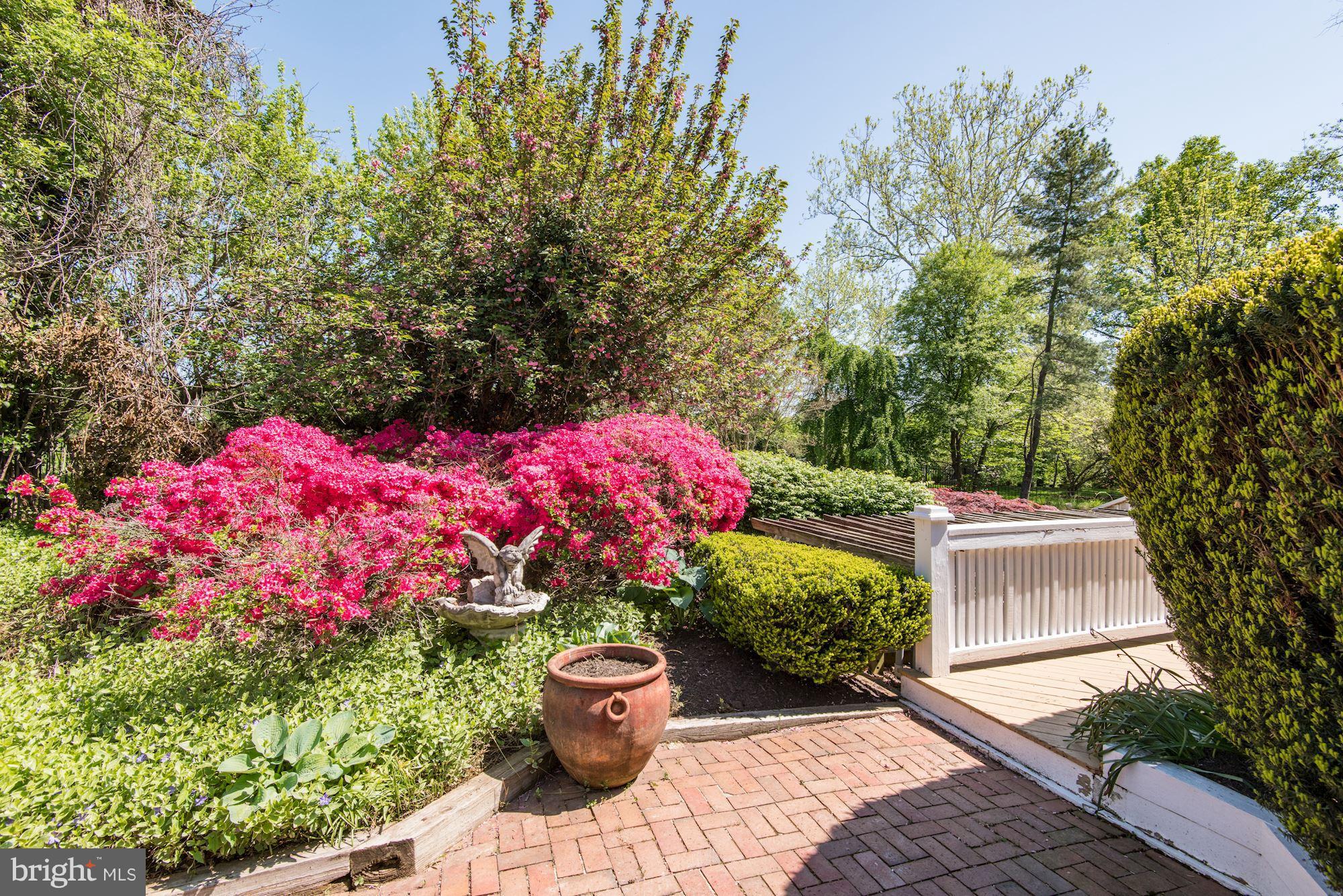 DEERFIELD POND - Residential