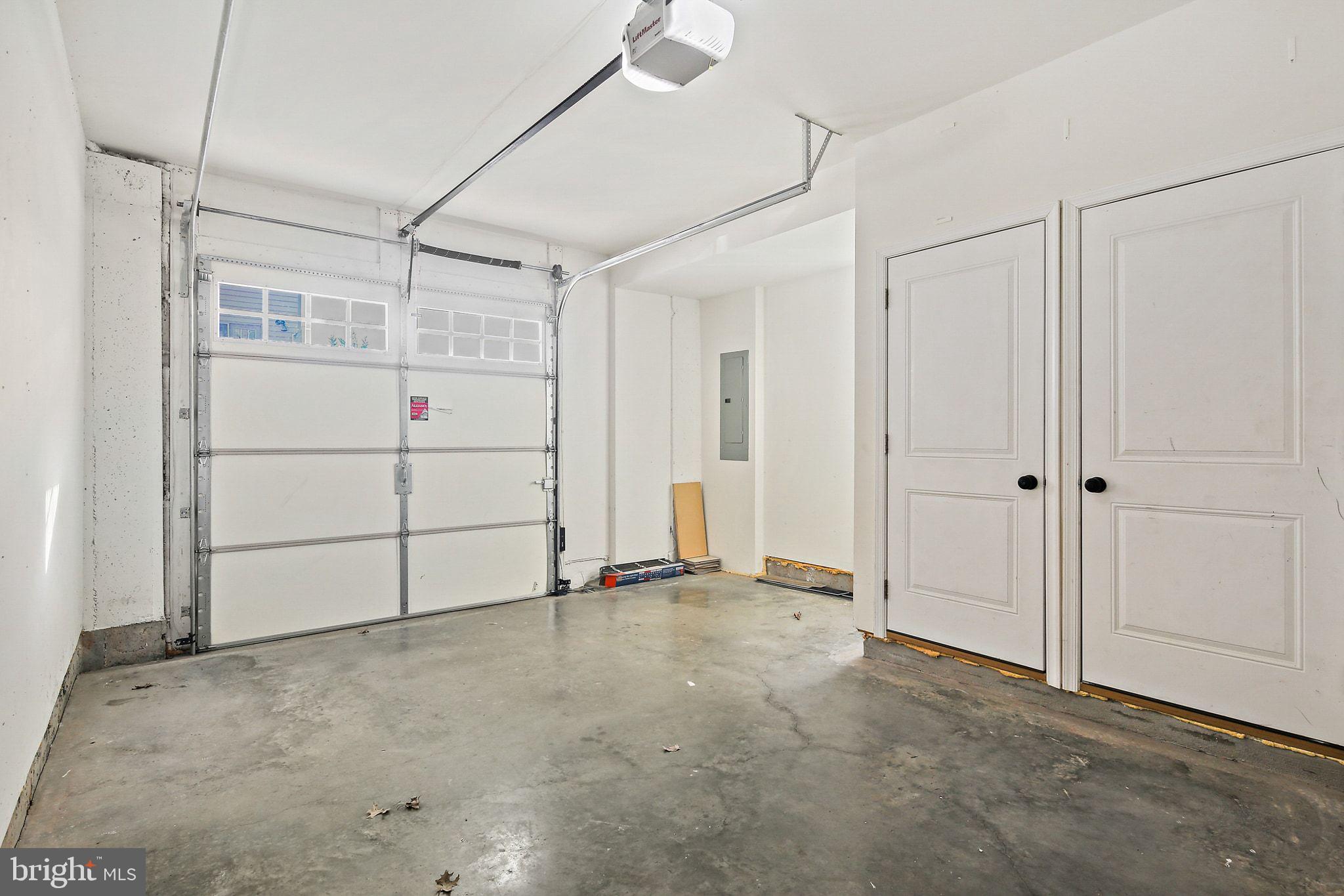 HOWARD SQUARE - Residential Lease