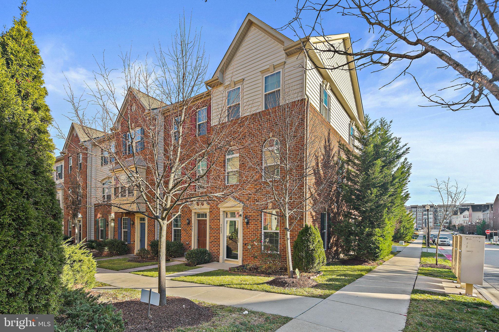 HOWARD SQUARE - Residential Lease